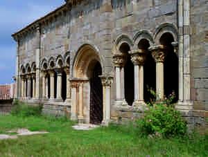 Iglesia románica de San Julián y Santa Basilisa